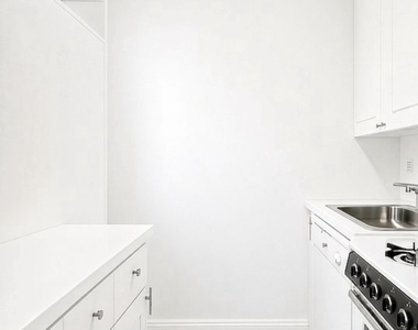 428 East 81st Street - Photo Thumbnail 2