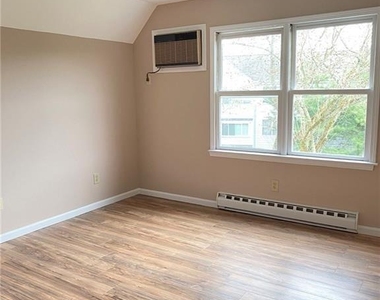 55 Mill Plain Road - Photo Thumbnail 2