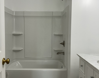 55 Mill Plain Road - Photo Thumbnail 16