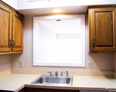 55 Mill Plain Road - Photo Thumbnail 12