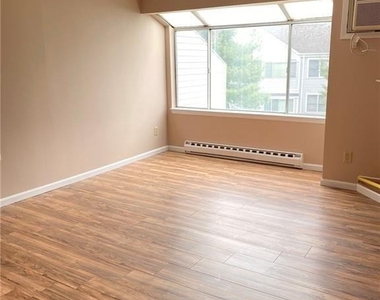 55 Mill Plain Road - Photo Thumbnail 7