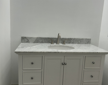 55 Mill Plain Road - Photo Thumbnail 15