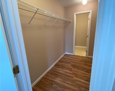 55 Mill Plain Road - Photo Thumbnail 10