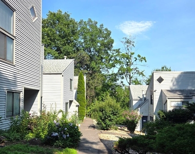 12 Talcott Forest Road - Photo Thumbnail 10