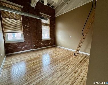 325 Lafayette Street - Photo Thumbnail 9