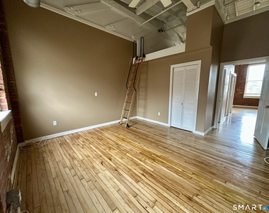 325 Lafayette Street - Photo Thumbnail 10
