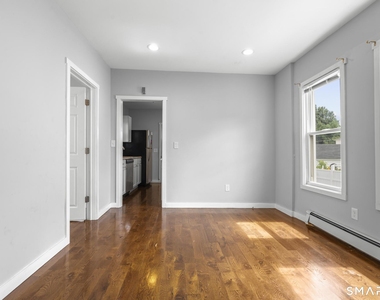 62 Saint Michaels Avenue - Photo Thumbnail 4