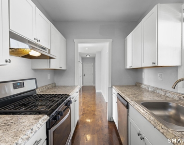 62 Saint Michaels Avenue - Photo Thumbnail 11