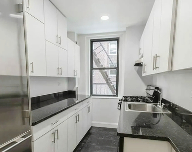 West 12th Street/ 6th ave - Photo Thumbnail 2