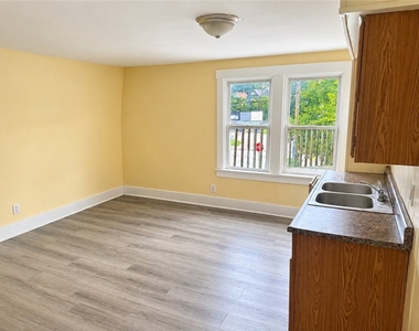 1538 5th Ave - Photo Thumbnail 2