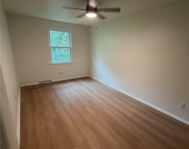 608 Broadhead Ave - Photo Thumbnail 16