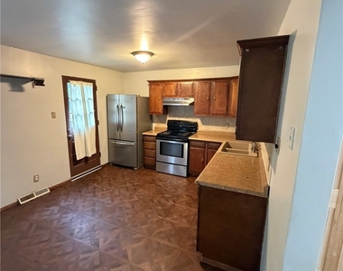 608 Broadhead Ave - Photo Thumbnail 4