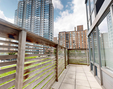 808 Columbus Ave - Photo Thumbnail 3