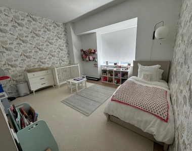 160 Riverside Boulevard - Photo Thumbnail 4