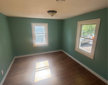 713 Emerson Avenue - Photo Thumbnail 6