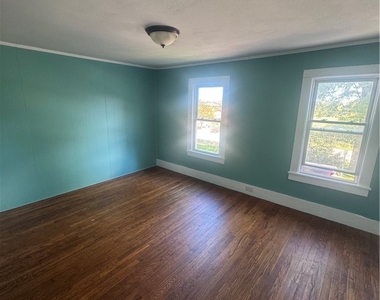 713 Emerson Avenue - Photo Thumbnail 3