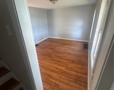 713 Emerson Avenue - Photo Thumbnail 14