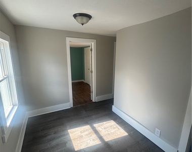 713 Emerson Avenue - Photo Thumbnail 16