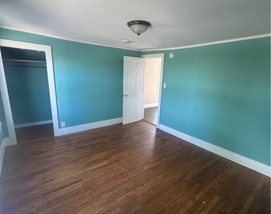 713 Emerson Avenue - Photo Thumbnail 5