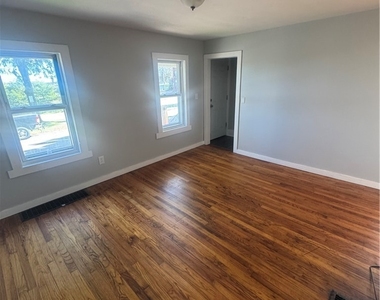 713 Emerson Avenue - Photo Thumbnail 18