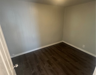 713 Emerson Avenue - Photo Thumbnail 17