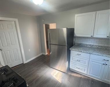 713 Emerson Avenue - Photo Thumbnail 9