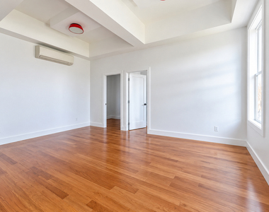 930 Dekalb Avenue - Photo Thumbnail 4