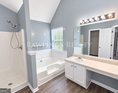 165 Concord Terrace - Photo Thumbnail 11