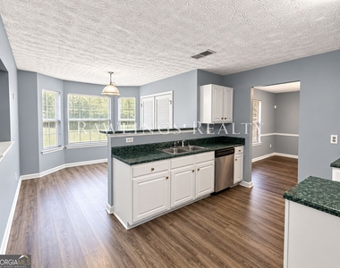 165 Concord Terrace - Photo Thumbnail 4