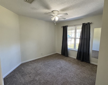 206 Acacia Drive - Photo Thumbnail 11