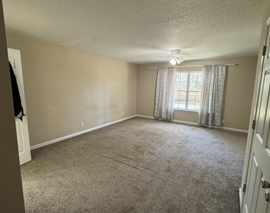 206 Acacia Drive - Photo Thumbnail 5