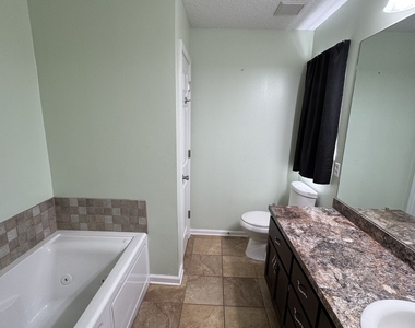 206 Acacia Drive - Photo Thumbnail 7