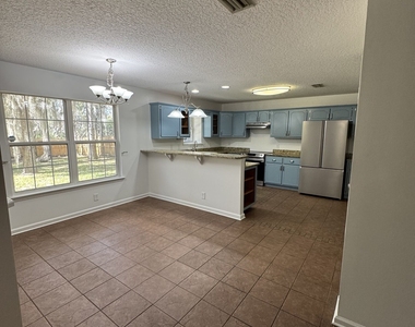 206 Acacia Drive - Photo Thumbnail 3