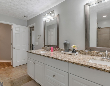 4439 Wood Creek Drive - Photo Thumbnail 17