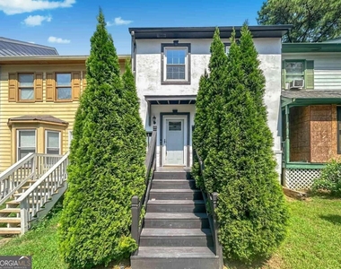 1044 Oaks Parkway Se - Photo Thumbnail 1