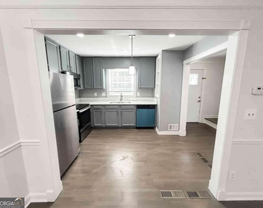 1044 Oaks Parkway Se - Photo Thumbnail 5