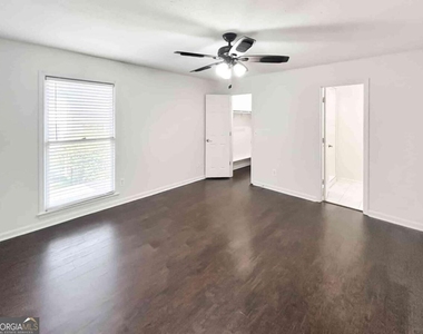 1044 Oaks Parkway Se - Photo Thumbnail 18