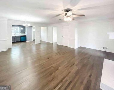 1044 Oaks Parkway Se - Photo Thumbnail 12