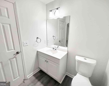 1044 Oaks Parkway Se - Photo Thumbnail 17