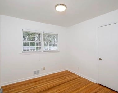 2665 Spring Drive Se - Photo Thumbnail 6