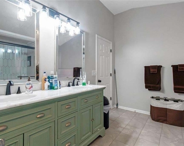 3152 Spruce Way - Photo Thumbnail 35