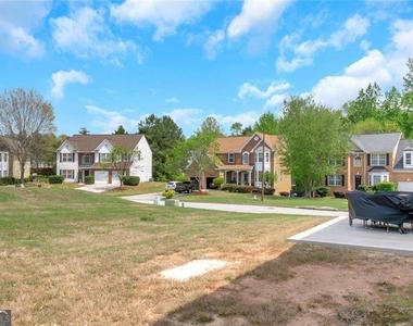 3152 Spruce Way - Photo Thumbnail 4