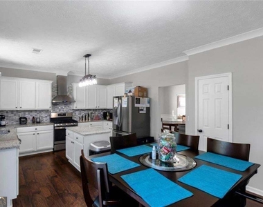 3152 Spruce Way - Photo Thumbnail 12