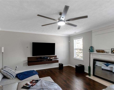 3152 Spruce Way - Photo Thumbnail 7
