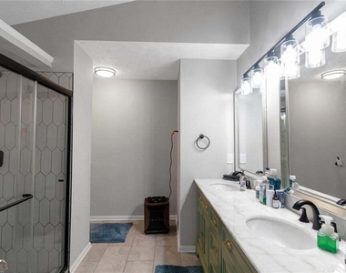 3152 Spruce Way - Photo Thumbnail 32