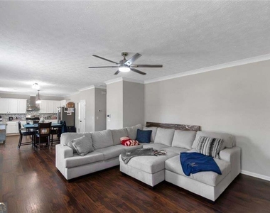 3152 Spruce Way - Photo Thumbnail 10