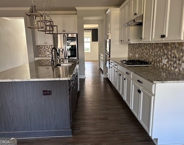 1650 Albion Drive - Photo Thumbnail 9