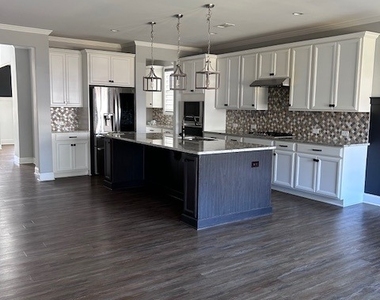 1650 Albion Drive - Photo Thumbnail 7