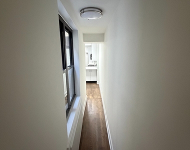 East 72nd Street - Photo Thumbnail 6