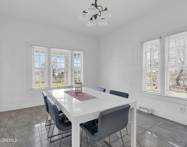 17 Lakeview Road - Photo Thumbnail 4